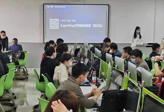 武漢大學GIS教學與應用創新中心與超圖軟件攜手舉辦開發者訓練營，推動教育行業軟件開發創新